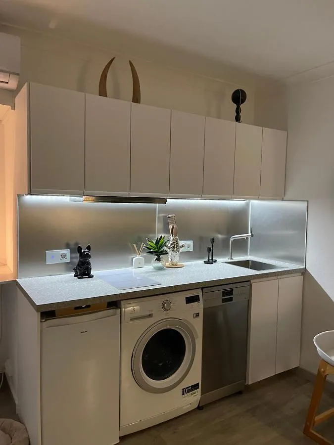 Cozy Studio On The Beach 昂蒂布